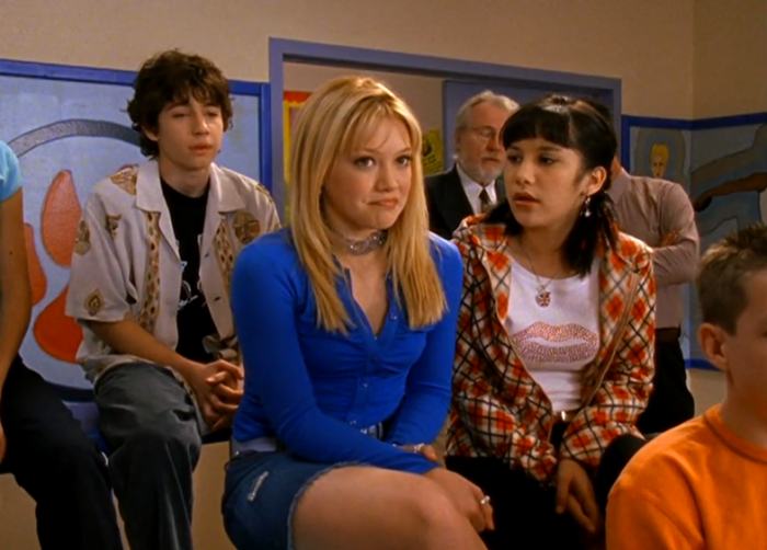 i-would-sell-my-soul-to-look-like-hilary-duff-just-name-your-pRICE---lizzie-mcguire-reviewed.png